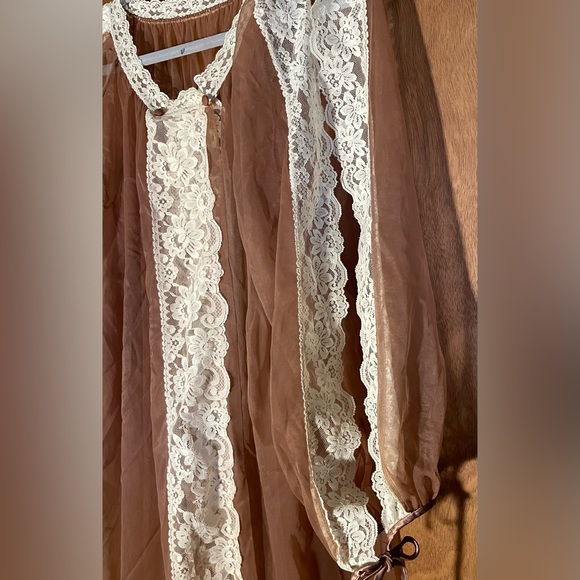 Vintage Tosca Lingerie Robe Maxi Sheer Tan/nude, cream Lace long sleeve Sz M - Picture 2 of 8